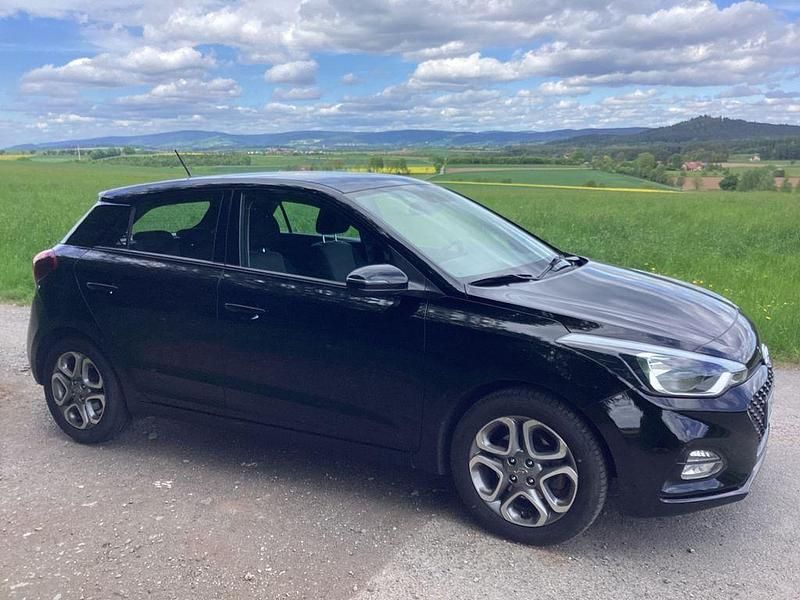 Gebraucht Hyundai i20 Trend 101 PS (74 kW) 2019 Schwarz Kleinwagen