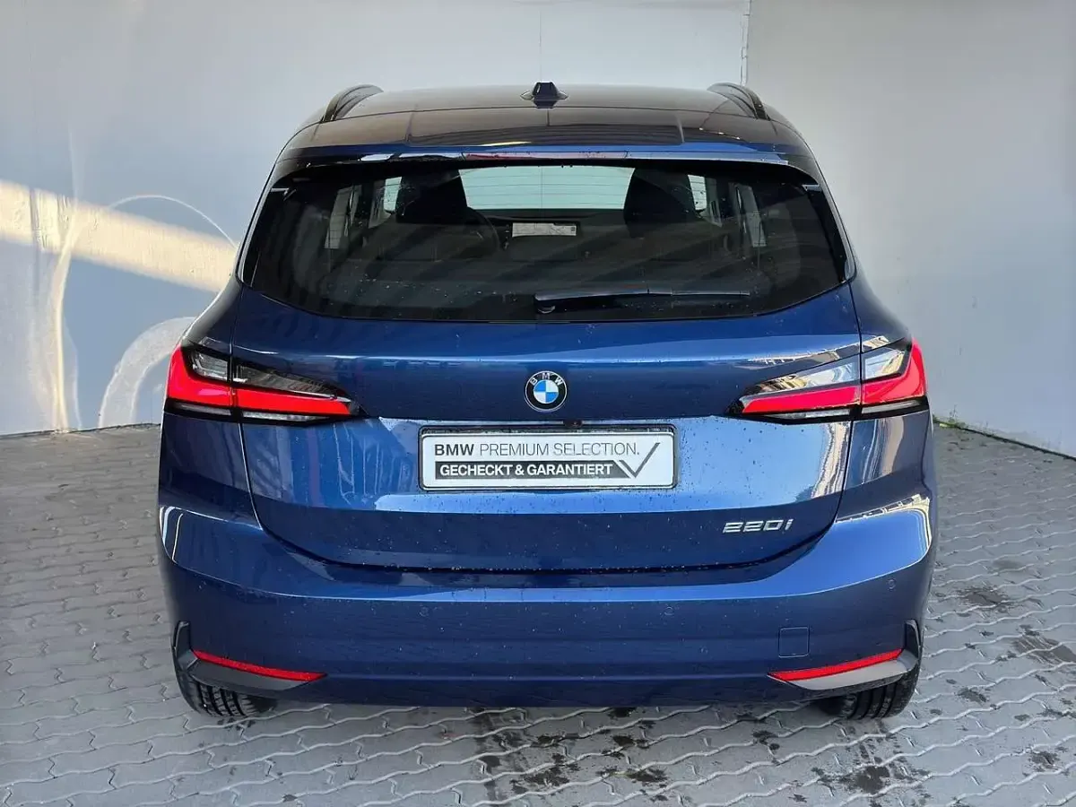 Gebraucht BMW 220 Active Tourer 170 PS (125 kW) 2025 Blau Van / Kleinbus