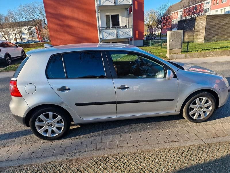 Gebraucht VW Golf V 102 PS (75 kW) 2005 Silber Kleinwagen