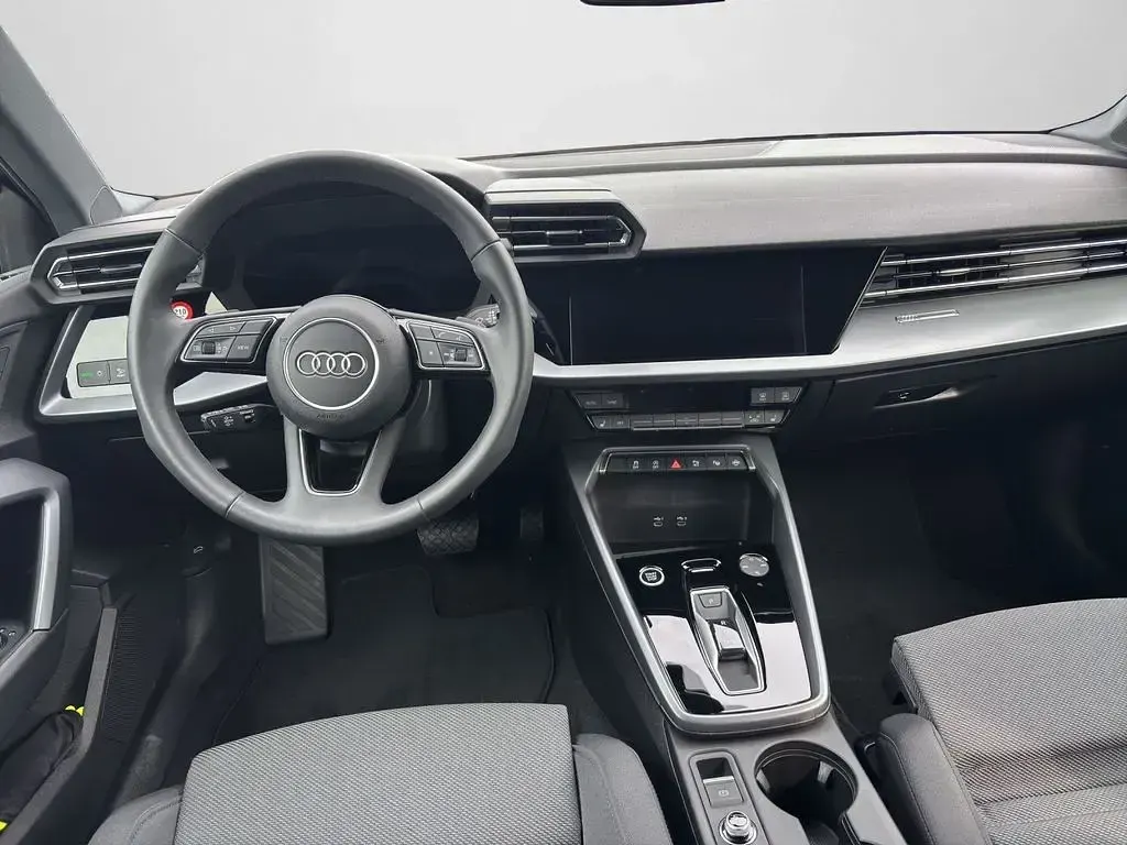 Gebraucht Audi A3 Ambiente 116 PS (85 kW) 2025 Manhattangrau metallic Limousine