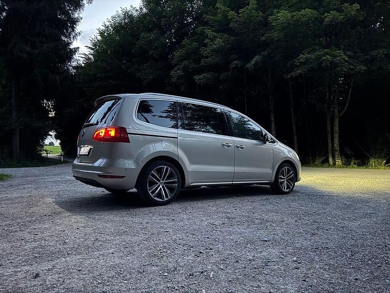Silber Gebraucht 2012 VW Sharan Highline Van / Kleinbus | 10.500 € (Guter Preis) - Bild 1/4
