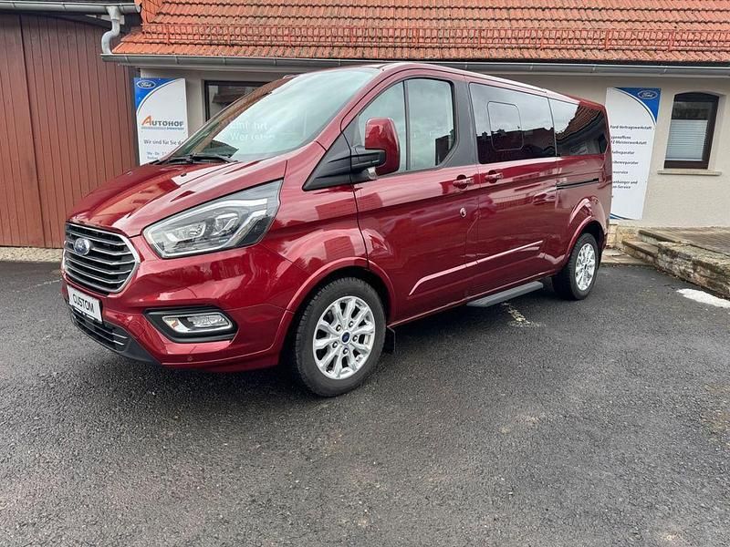 Gebraucht Ford Tourneo Titanium 185 PS (136 kW) 2020 Rot Van / Kleinbus