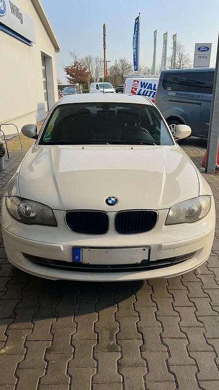 Gebraucht BMW 116 122 PS (89 kW) 2009 Weiß Kleinwagen