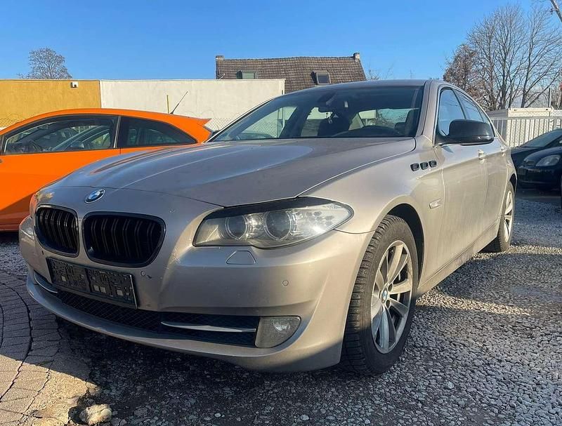 Gebraucht BMW 523 204 PS (150 kW) 2010 Gold Limousine