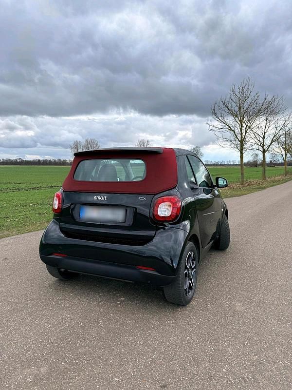 Gebraucht Smart ForTwo Cabrio 90 PS (66 kW) 2019 Schwarz Cabrio