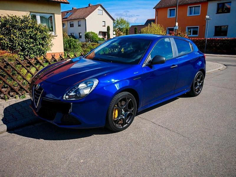Blau Gebraucht 2015 Alfa Romeo Giulietta Sprint Kleinwagen | 10.500 € (Fairer Preis) - Bild 1/4