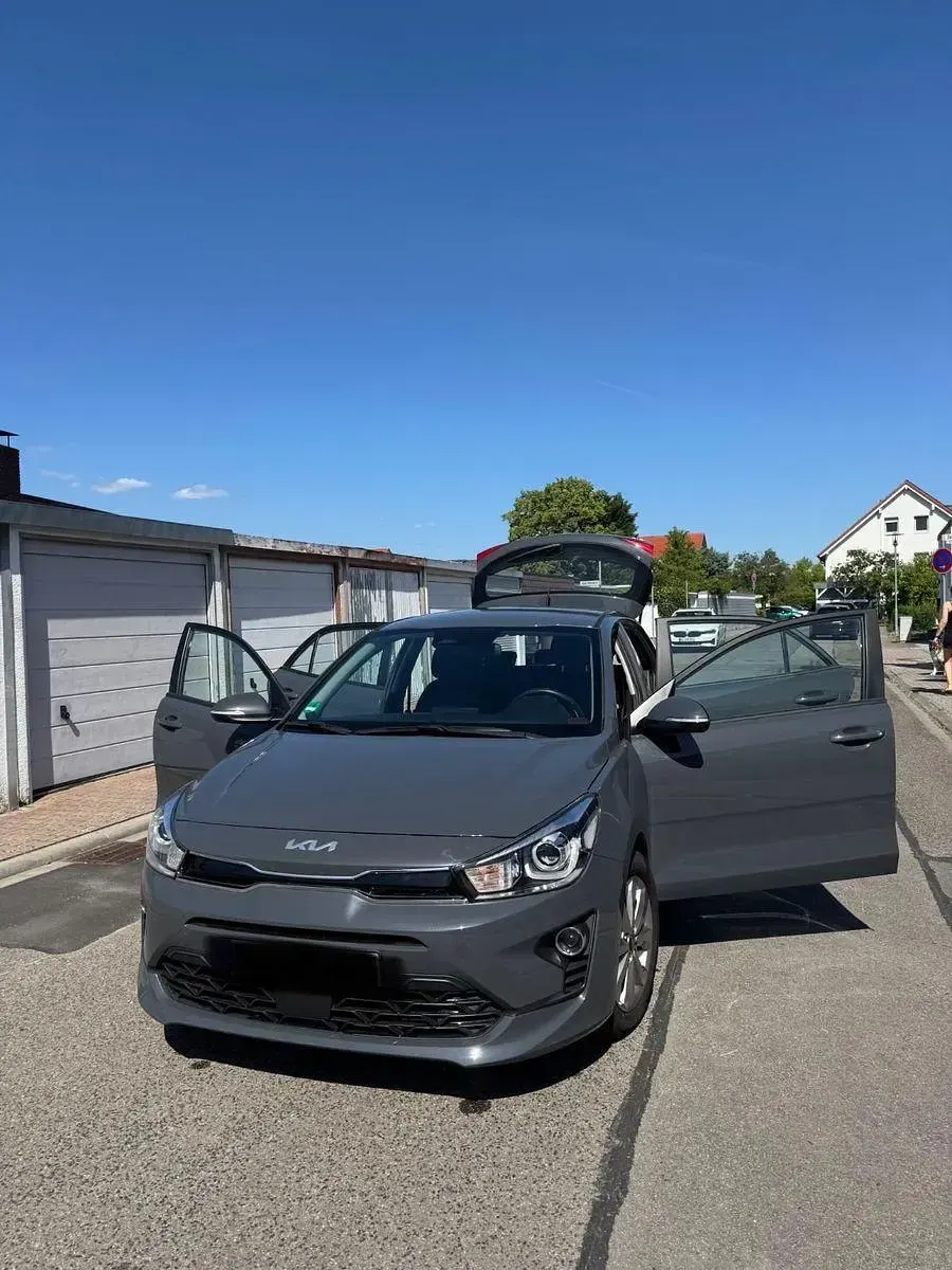 Gebraucht Kia Rio Vision 84 PS (61 kW) 2022 Grau Limousine