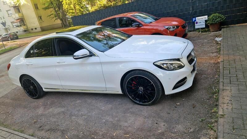 Weiß Gebraucht 2018 Mercedes C180 Avantgarde Limousine | 27.000 € - Bild 1/3