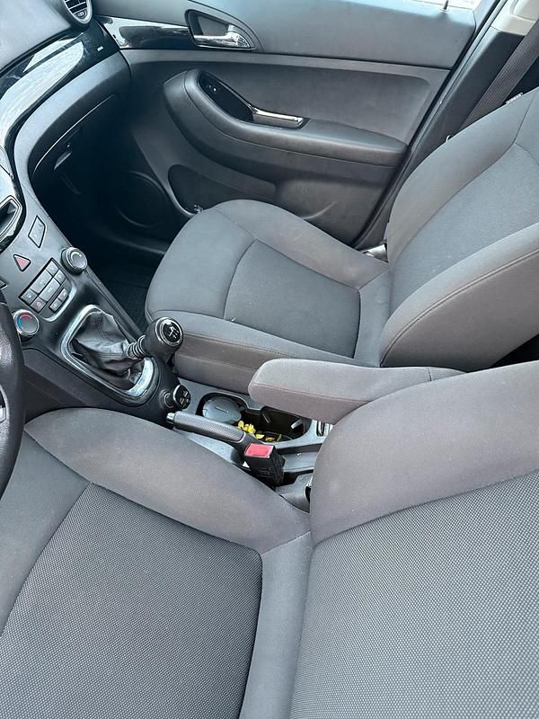 Gebraucht Chevrolet Orlando 160 PS (117 kW) 2012 Weiß Van / Kleinbus