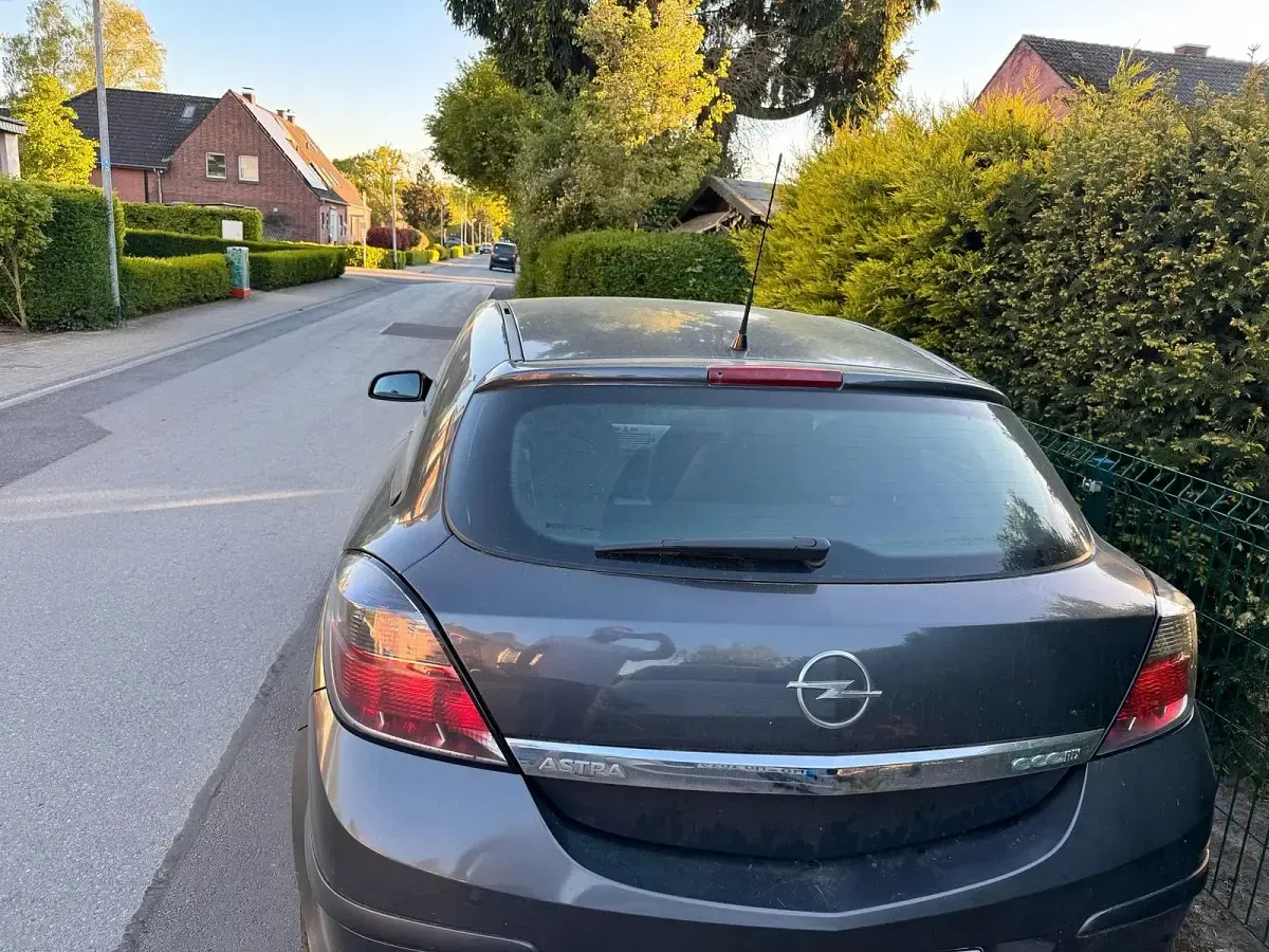 Gebraucht Opel Astra GTC 110 PS (80 kW) 2009 Grau Coupé