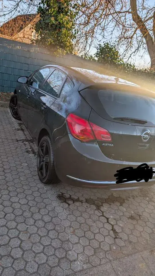 Gebraucht Opel Astra Selection 116 PS (85 kW) 2015 Schwarz Kleinwagen