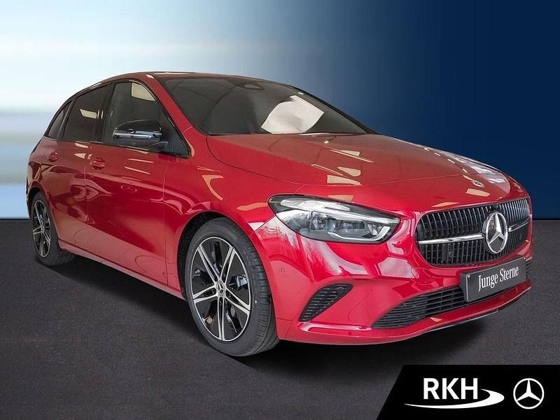 Gebraucht Mercedes B200 Progressive 163 PS (119 kW) 2026 Rot Van / Kleinbus