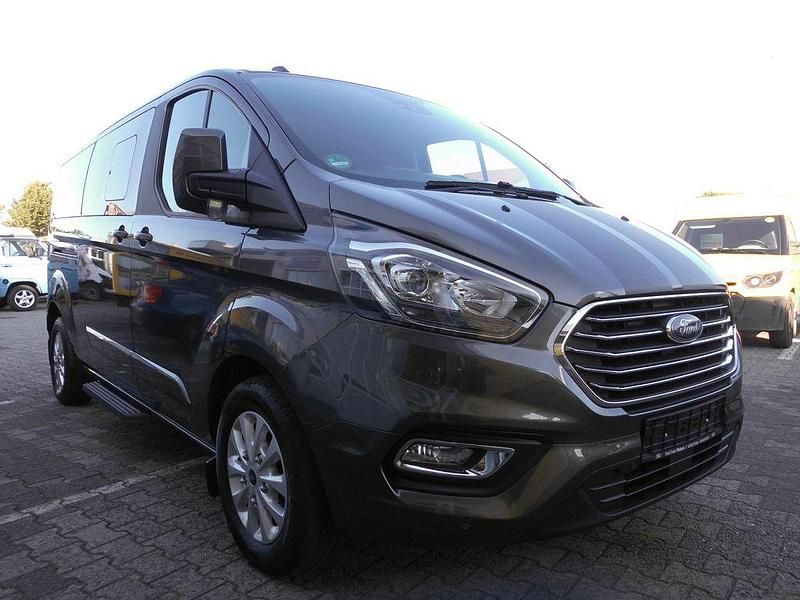 Grau Gebraucht 2020 Ford Tourneo Custom Van / Kleinbus | 32.500 € (Teuer) - Bild 1/4