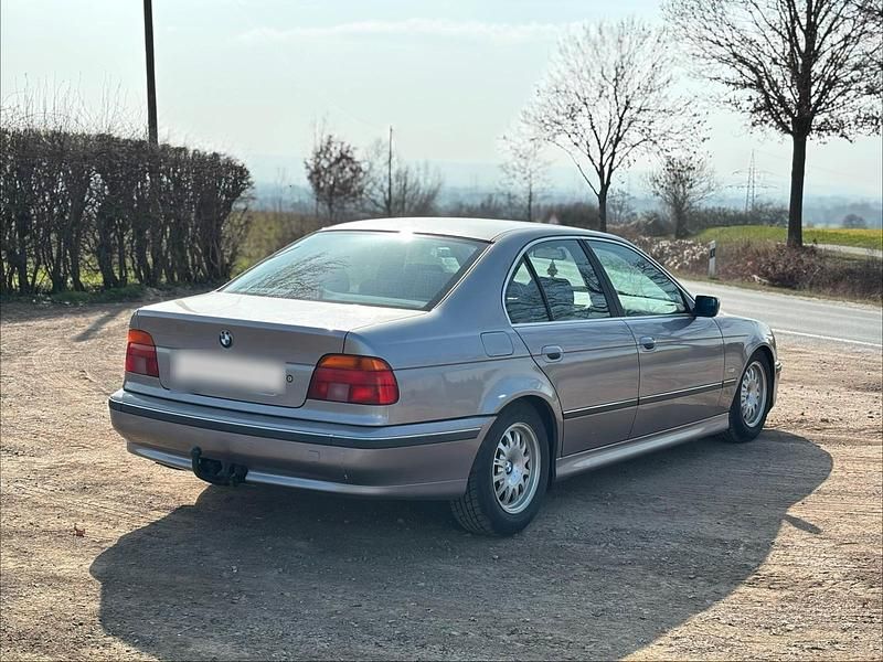Gebraucht BMW 523 170 PS (125 kW) 1998 Silber Limousine