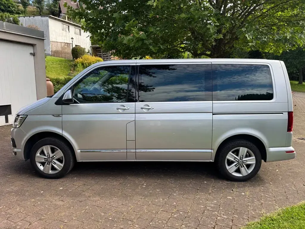 Gebraucht VW Caravelle Highline 199 PS (146 kW) 2019 Silber Van