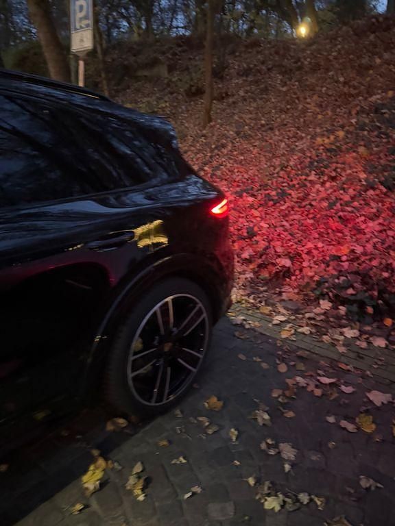 Gebraucht Porsche Cayenne Turbo 549 PS (403 kW) 2019 Schwarz SUV