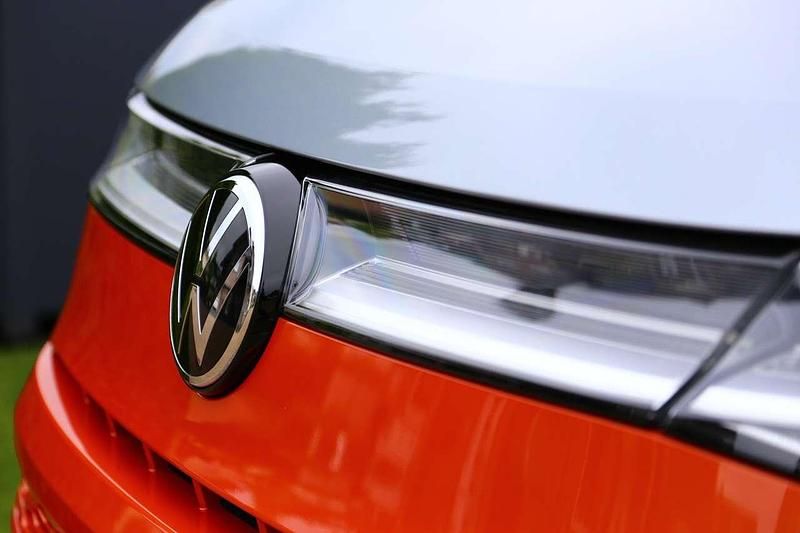 Gebraucht VW Multivan 150 PS (110 kW) 2023 Silber Van