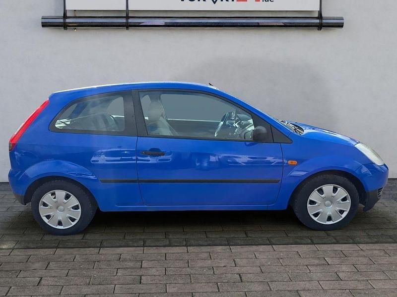Gebraucht Ford Fiesta Ambiente 60 PS (44 kW) 2003 Azorenblau Kleinwagen