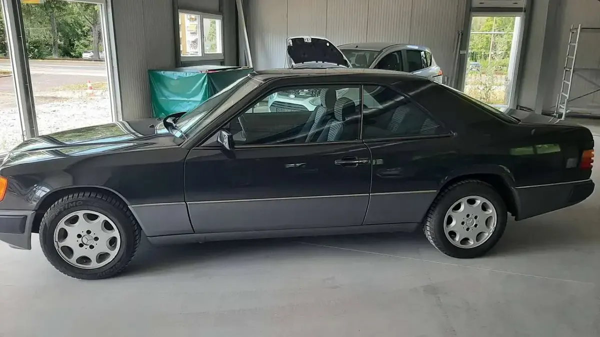 Gebraucht Mercedes 230 132 PS (97 kW) 1991 Schwarz Coupé