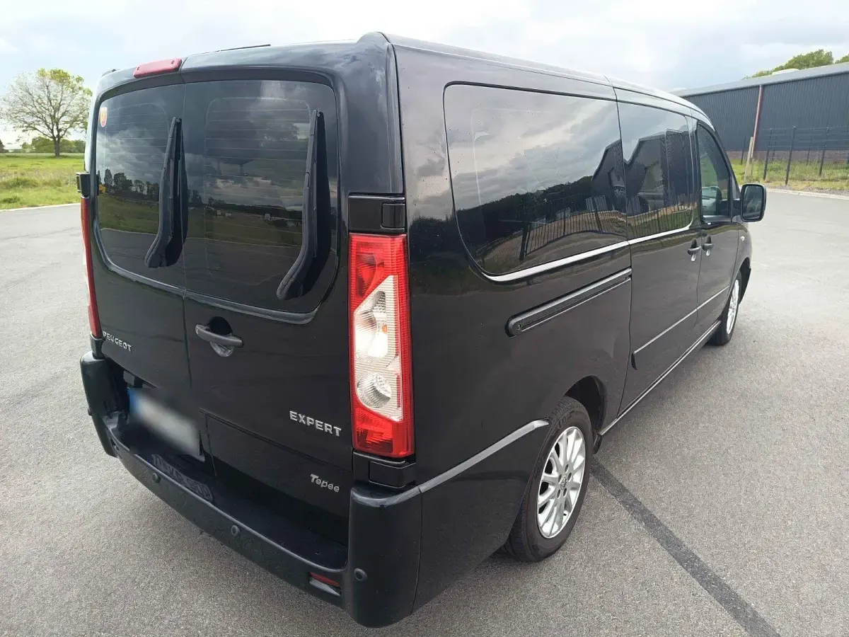 Gebraucht Peugeot TePee 136 PS (100 kW) 2011 Schwarz Van / Kleinbus