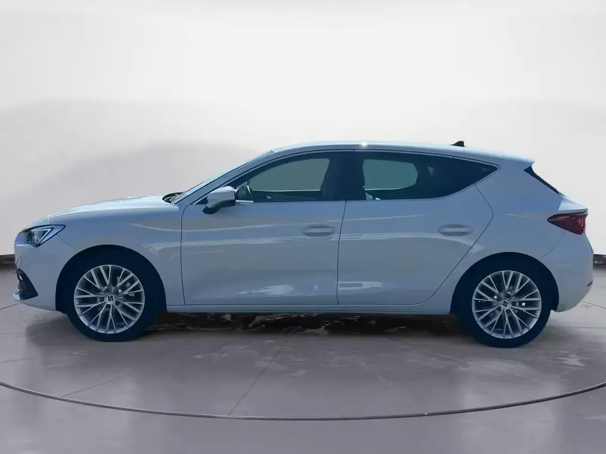 Gebraucht Seat Leon XCELLENCE 150 PS (110 kW) 2022 Nevada weiß metallic Limousine