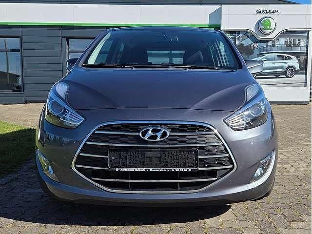 Gebraucht Hyundai ix20 Trend 90 PS (66 kW) 2016 Micron grey Kleinwagen
