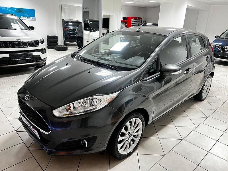 Gebraucht Ford Fiesta Titanium 75 PS (55 kW) 2016 Grau Limousine