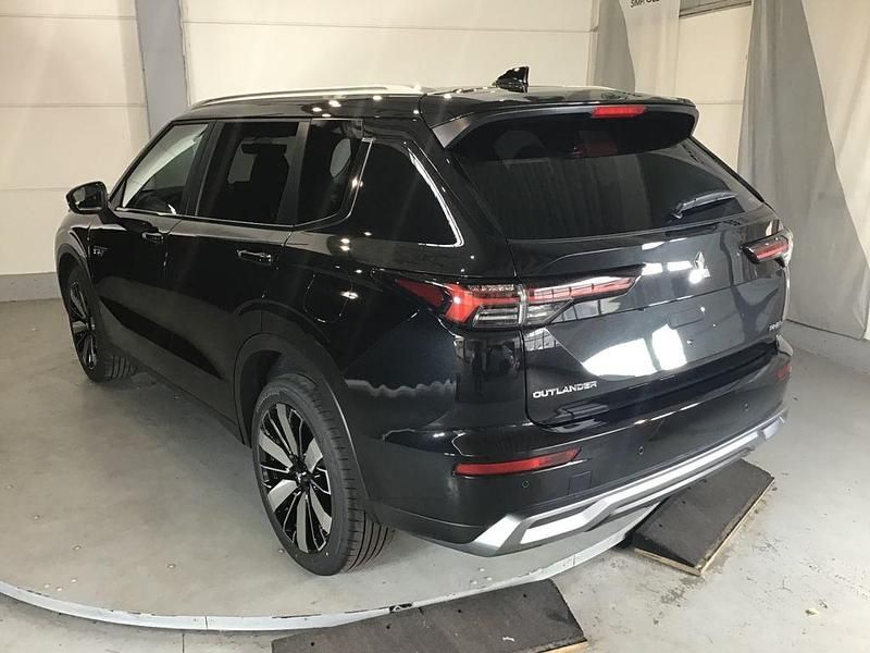Neu Mitsubishi Outlander P-HEV Edition 306 PS (225 kW) 2025 Schwarz SUV