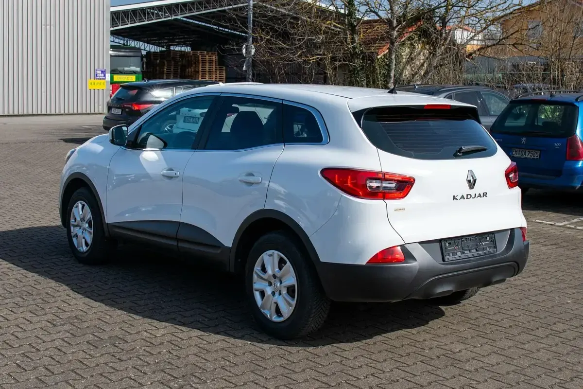 Gebraucht Renault Kadjar Life 131 PS (96 kW) 2016 Weiß SUV