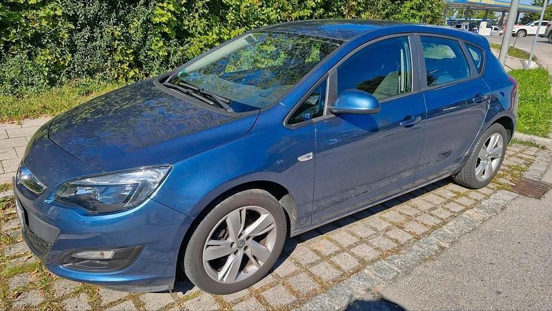 Blau Gebraucht 2015 Opel Astra Limousine | 8.200 € - Bild 1/4