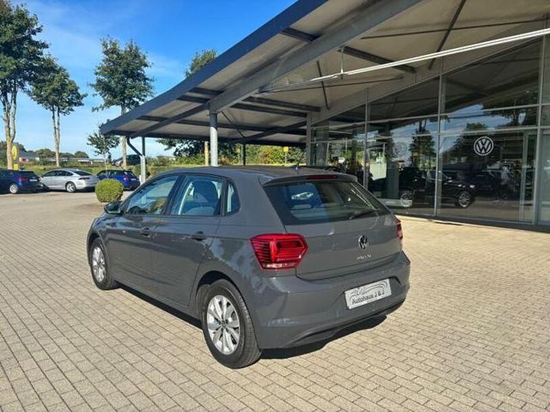 Gebraucht VW Polo Comfortline 95 PS (69 kW) 2021 Uranograu/cinza urano Limousine