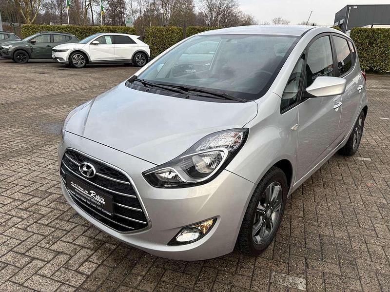 Gebraucht Hyundai ix20 YES! 90 PS (66 kW) 2017 Platinum silver Kleinwagen
