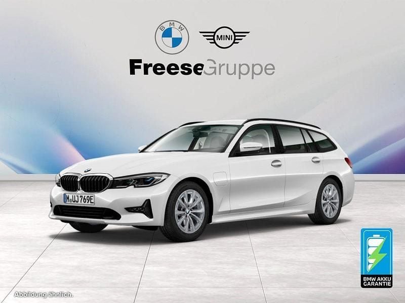 Weiß Gebraucht 2021 BMW 330e Advantage Kombi | 19.990 € (Guter Preis) - Bild 1/4