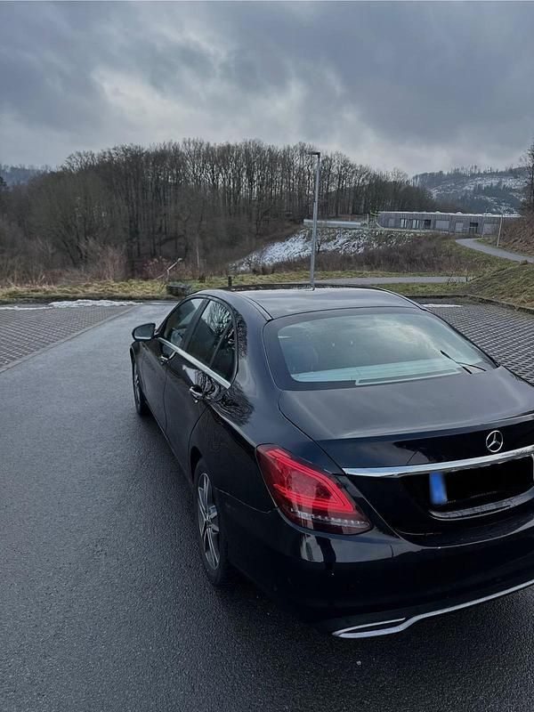 Gebraucht Mercedes C180 116 PS (85 kW) 2016 Schwarz Limousine