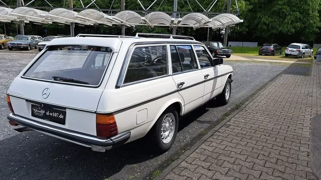 Gebraucht Mercedes E280 185 PS (136 kW) 1982 Weiß Limousine