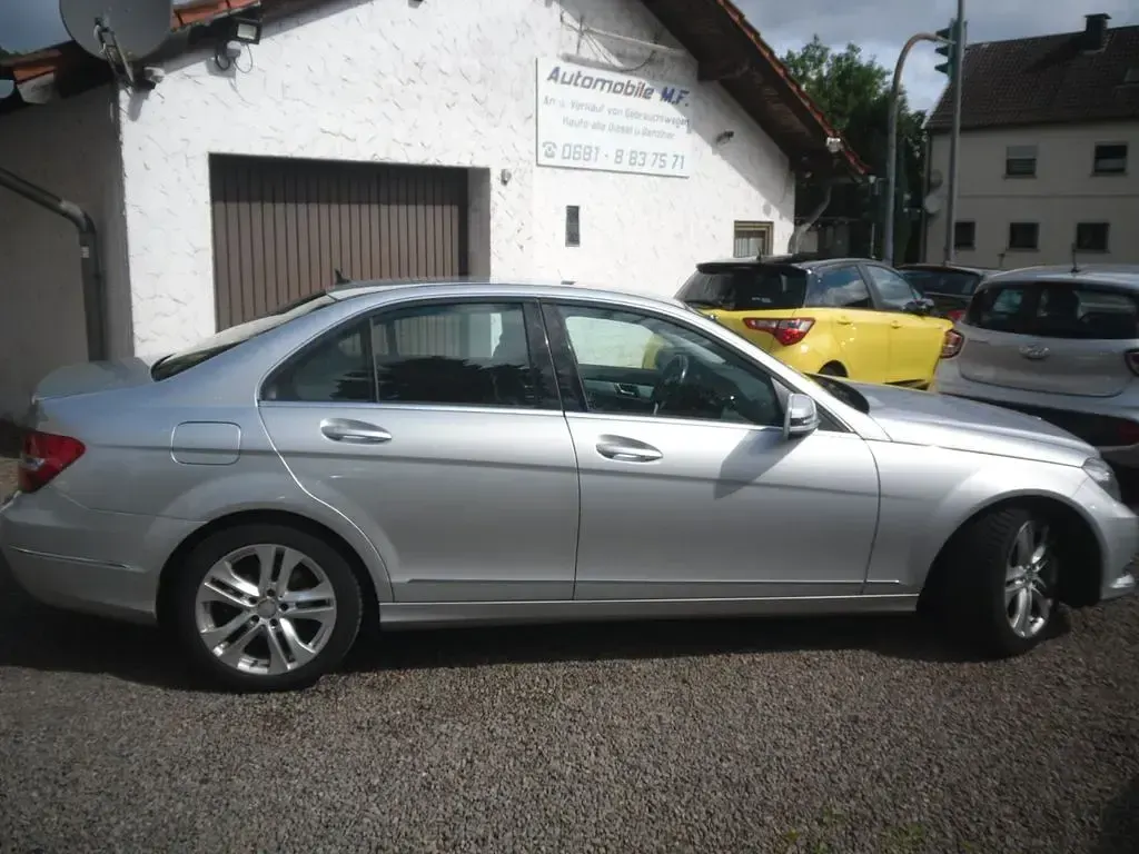 Gebraucht Mercedes C180 156 PS (114 kW) 2014 Silber Limousine
