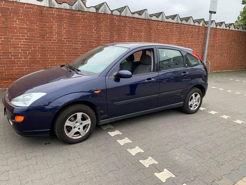 Gebraucht Ford Focus Ghia 116 PS (85 kW) 2001 Blau Limousine