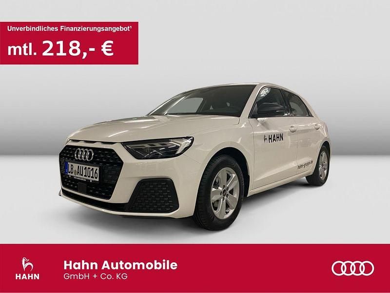 Weiß Gebraucht 2025 Audi A1 Sportback Sport Kleinwagen | 24.430 € (Fairer Preis) - Bild 1/3