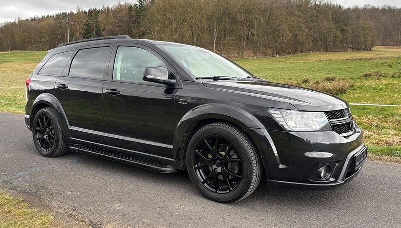 Second-hand Fiat Freemont Black Code 170 CP (125 kW) 2015 Negru SUV