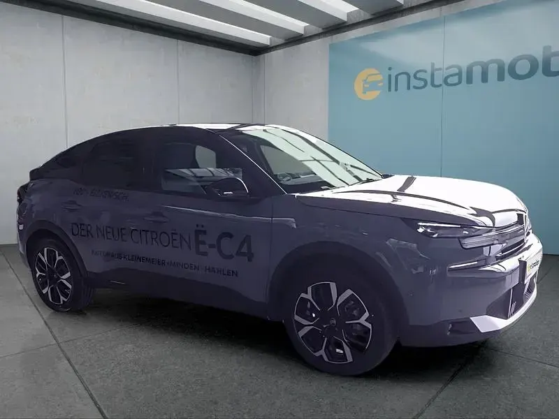 Neu Citroën e-C4 114 kW (156 PS) 2025 Grün Limousine