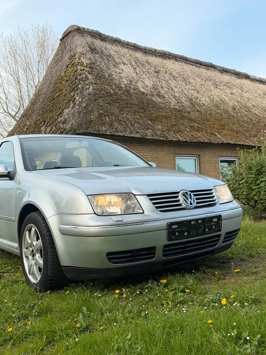 Gebraucht VW Bora 102 PS (75 kW) 2003 Grau Limousine