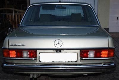 Gebraucht Mercedes E280 185 PS (136 kW) 1981 Grün metallic Limousine