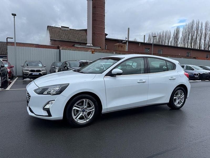 Używany Ford Focus Cool & Connect 101 KM (74 kW) 2022 Biały Sedan/Limuzyna