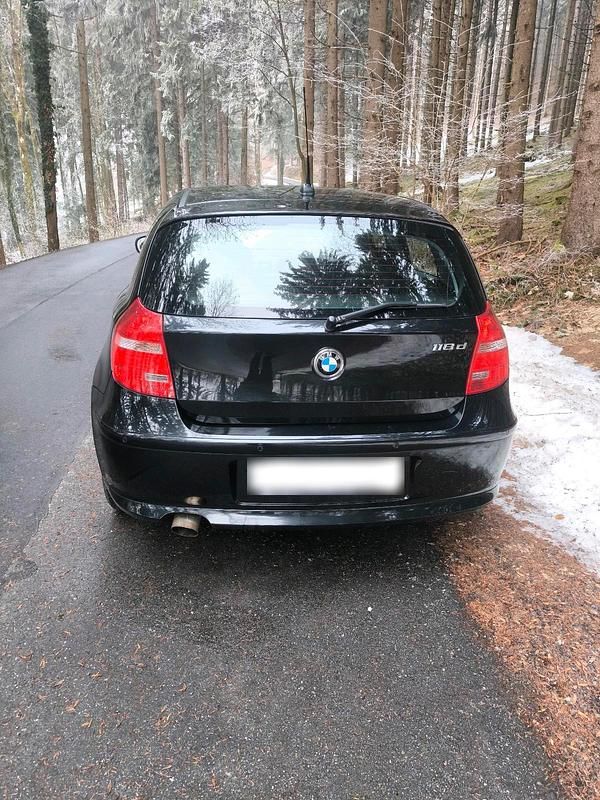 Gebraucht BMW 118 143 PS (105 kW) 2011 Schwarz Kleinwagen