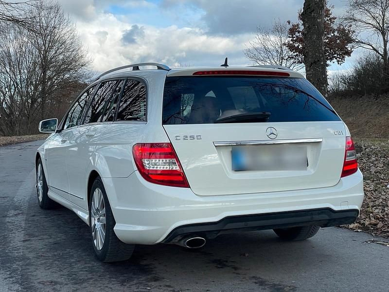 Gebraucht Mercedes C250 204 PS (150 kW) 2011 Weiß Kombi