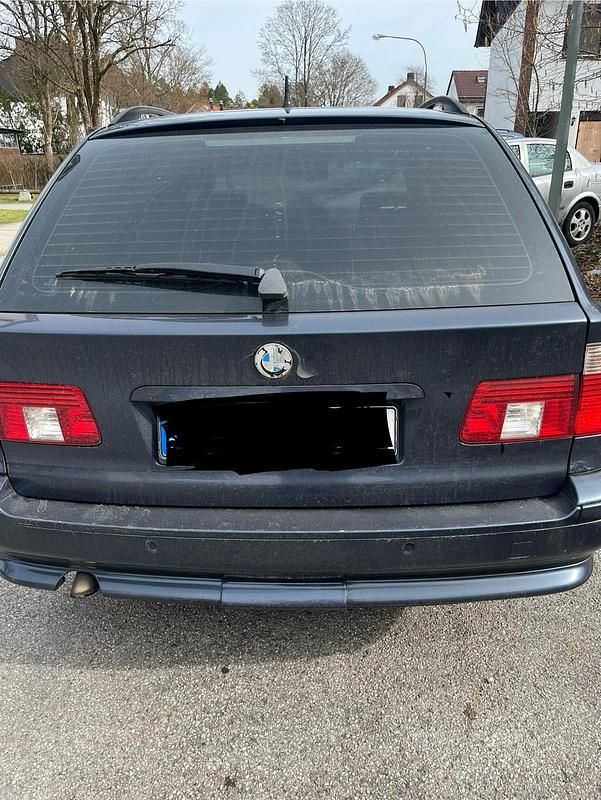 Blau Gebraucht 2002 BMW 530 Kombi | 3.200 € (Fairer Preis) - Bild 1/4