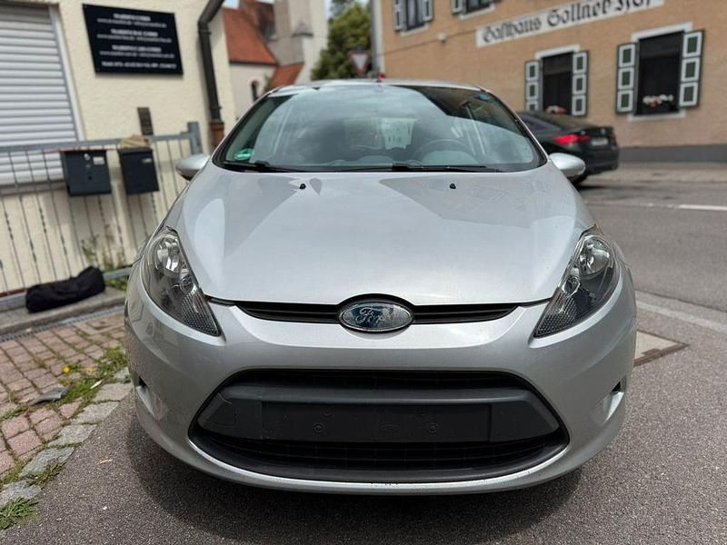 Silber Gebraucht 2009 Ford Fiesta Trend Kleinwagen | 3.250 € (Fairer Preis) - Bild 1/4