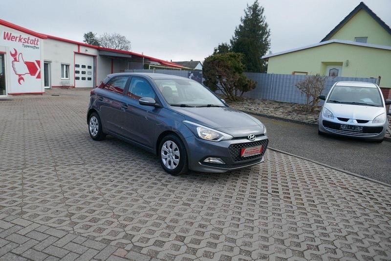 Gebraucht Hyundai i20 75 PS (55 kW) 2016 Grau Kleinwagen