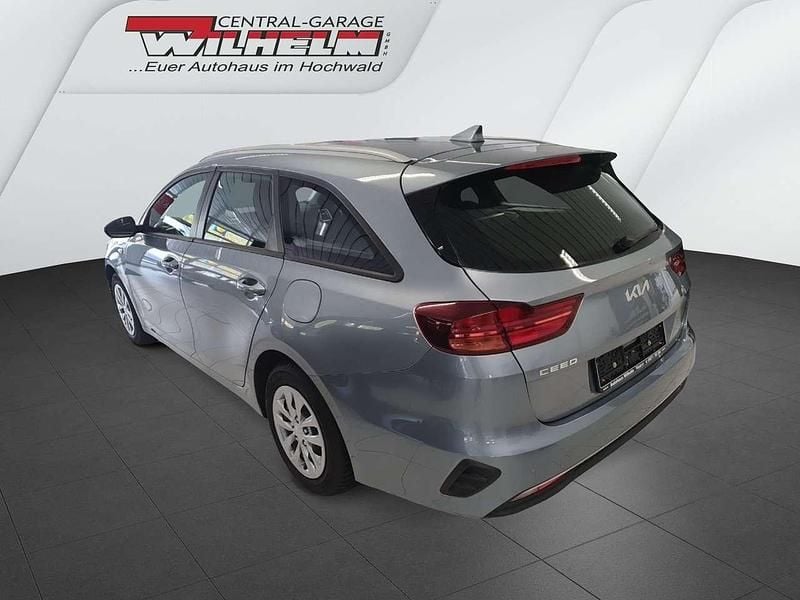 Gebraucht Kia Ceed Sportswagon 120 PS (88 kW) 2022 Lunarsilber Kombi