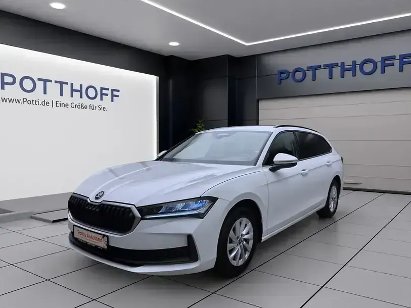Gebraucht Skoda Superb Essence 150 PS (110 kW) 2025 Purity weiss Kombi